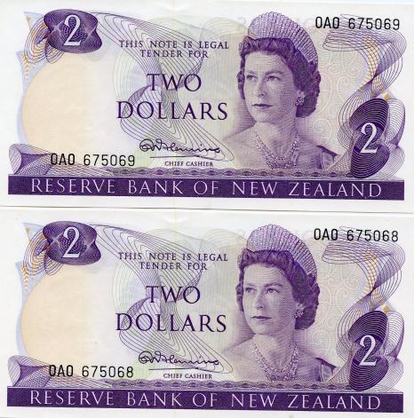 New Zealand Pair of 1967 Two Dollar $2 Banknotes