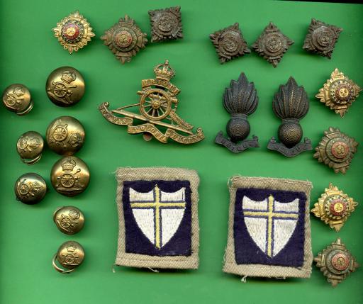 Pair of WWII British 8th Army Divisional Shoulder Cloth Formation Badges with Badges buttons, Titles & Rank pips To Royal Artillery