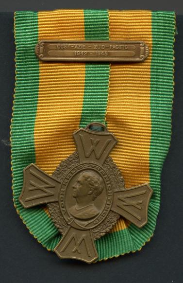 Netherlands Commemorative War Cross 1940-1945; Clasp ,East Asia South Pacific 1942-1945