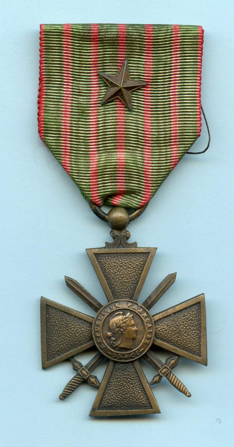 French  Croix De Guerre Medal Reverse Dated 1914-18 With Star on Ribbon