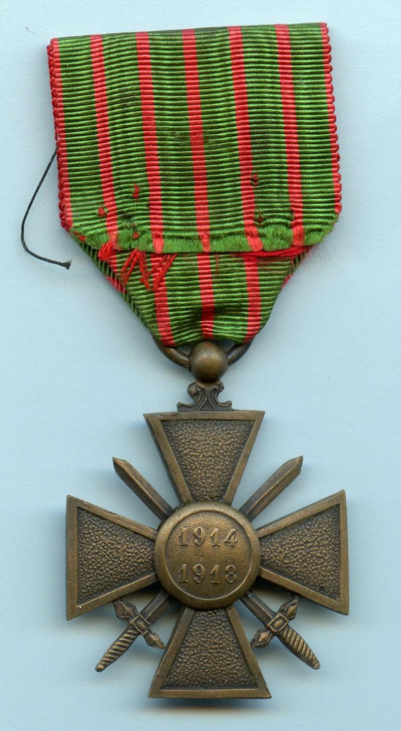 French  Croix De Guerre Medal Reverse Dated 1914-18 With Star on Ribbon