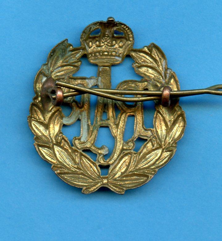 Royal Air Force WW2   Brass King's Crown Cap Badge