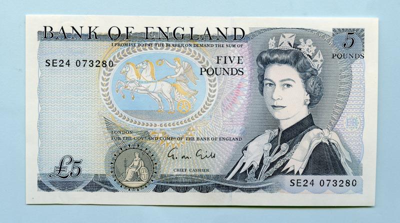 Bank of England £5 Five Pound Notes Signatory G.M.Gill March 1988 Serials SE24