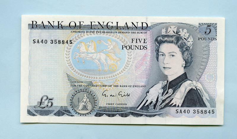 Bank of England £5 Five Pounds Notes  Signatory G.M.Gill March 1988 Serials SA40