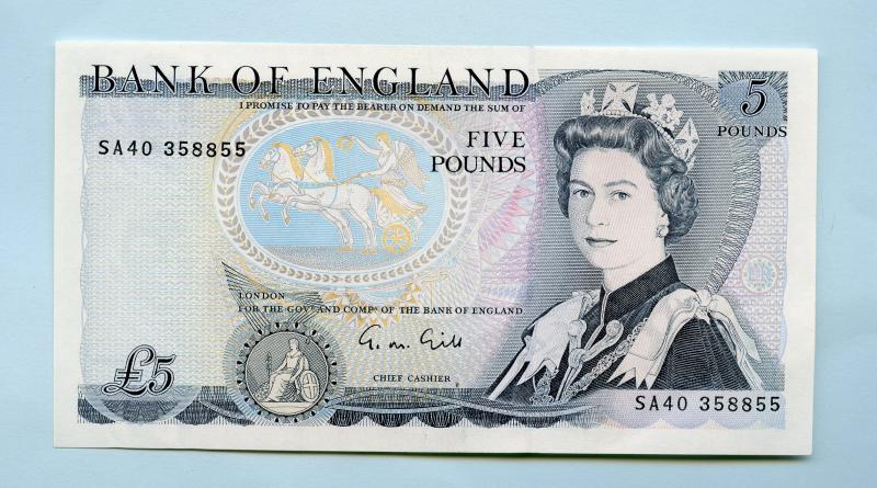 Bank of England £5 Five Pounds Notes  Signatory G.M.Gill March 1988 Serials SA40