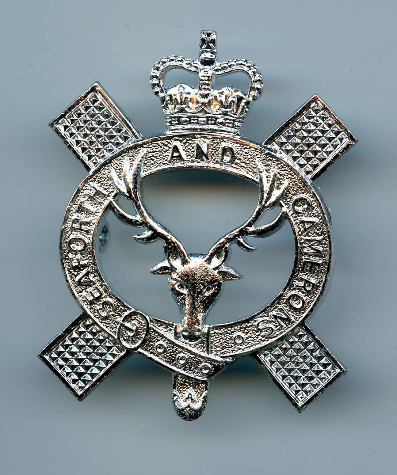 The Queens Own Highlanders Pipers   Anodised  Cap Badge