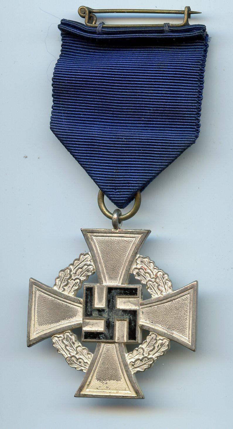 WW2 German 25 Years Faithful Service Medal In Silver