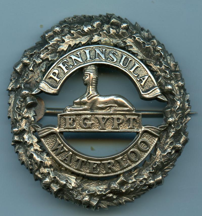 Queen's Own Cameron Highlanders:  plaid brooch badge