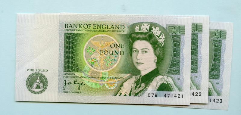 Three Consecutive Bank of England  £1 One Pound Notes  February 1978 Prefix 07W