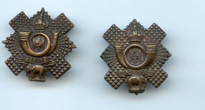 Pair of Highland Light Infantry  HLI Kings Crown  Bronze Metal Collar Badges