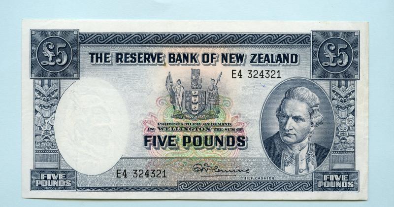 New Zealand 1956-67 £5 Five Pounds Banknote