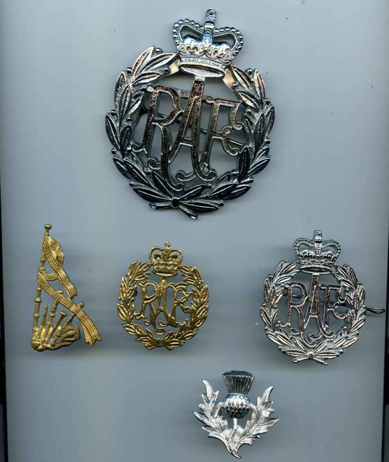 Set of RAF Pipers Plaid Brooch and Badges