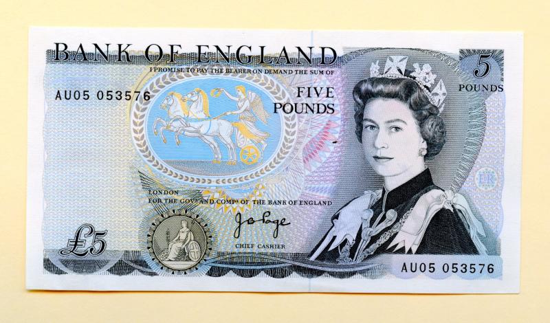 Bank of England  £5 Five Pounds Notes  Date  August  1973  Signatory J B Page Serials AU05