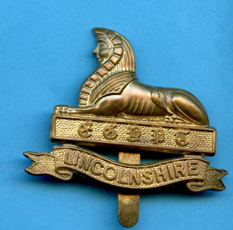 Lincolnshire Regiment   Brass  Metal Cap Badge