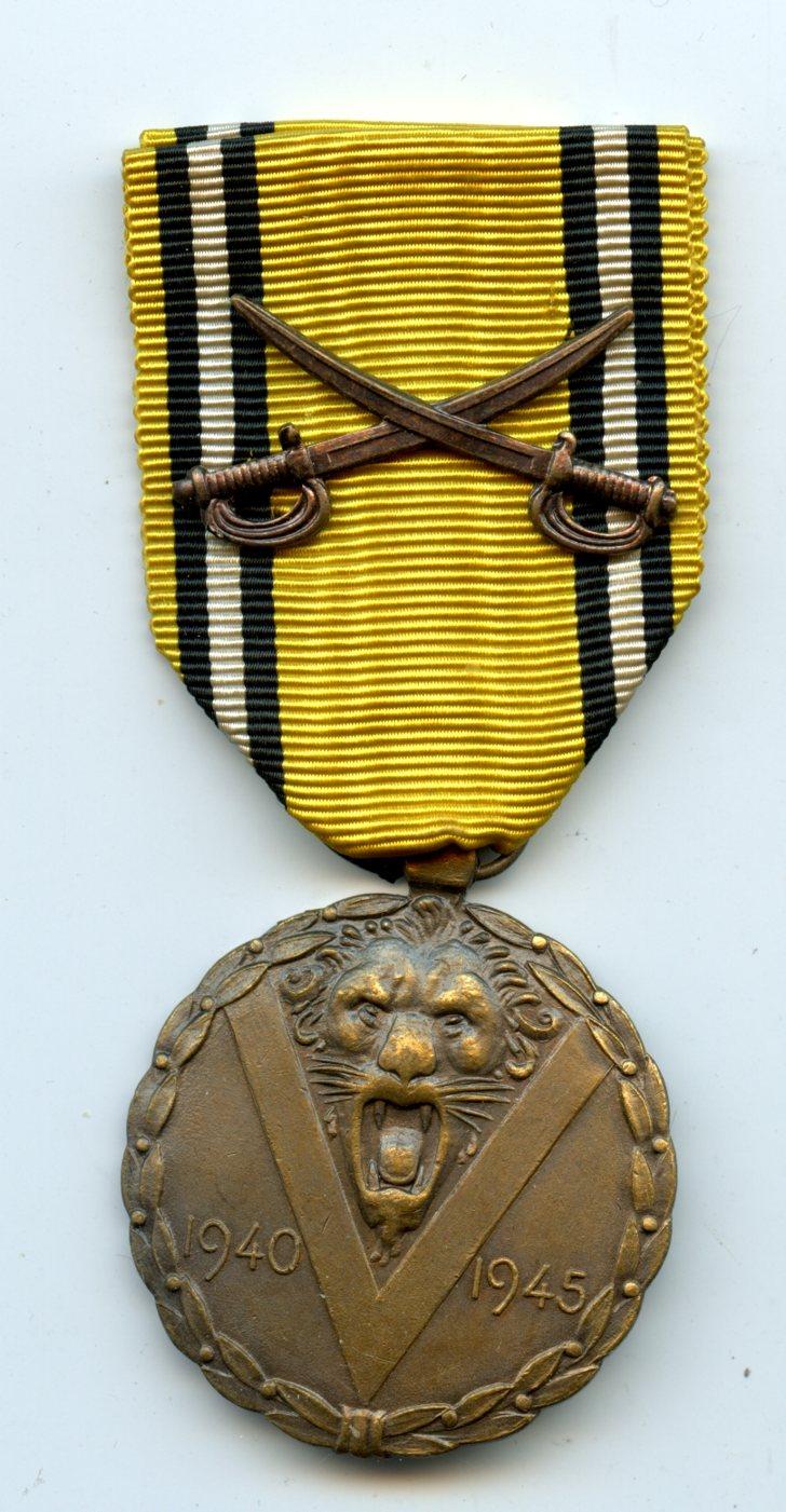 Belgium Commemorative War Medal 1940-45 With crossed swords